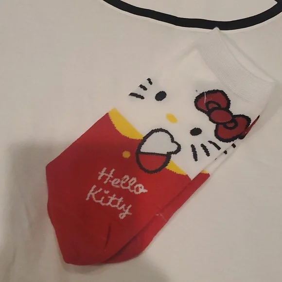 Hello Kitty Tee with matching Socks - Picture 4 of 7
